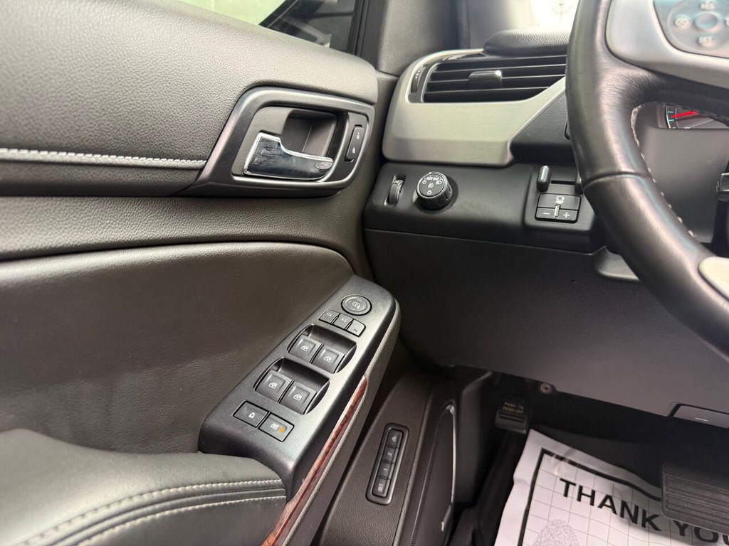 GMC Yukon Vehicle Full-screen Gallery Image 31