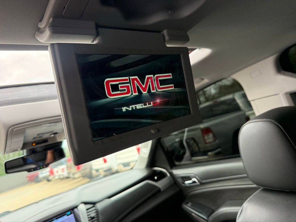 GMC Yukon Vehicle Full-screen Gallery Image 32