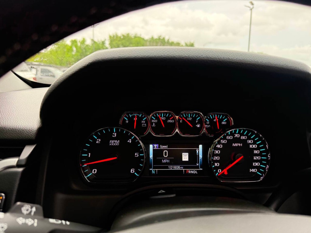 GMC Yukon Vehicle Full-screen Gallery Image 34