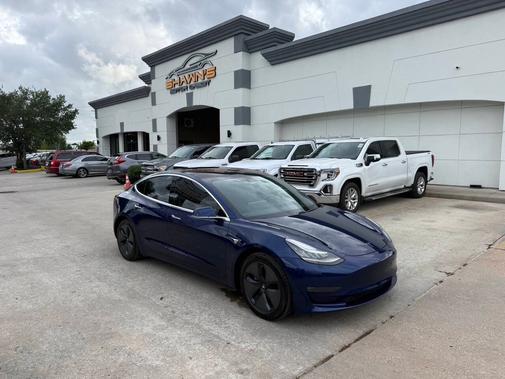 Tesla Model 3 Vehicle Full-screen Gallery Image 02