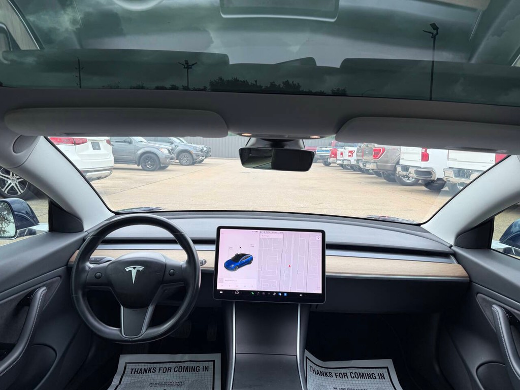 Tesla Model 3 Vehicle Full-screen Gallery Image 17