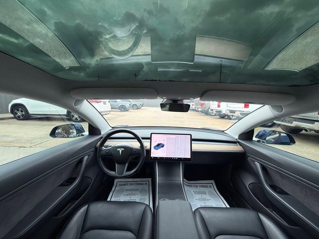 Tesla Model 3 Vehicle Full-screen Gallery Image 18