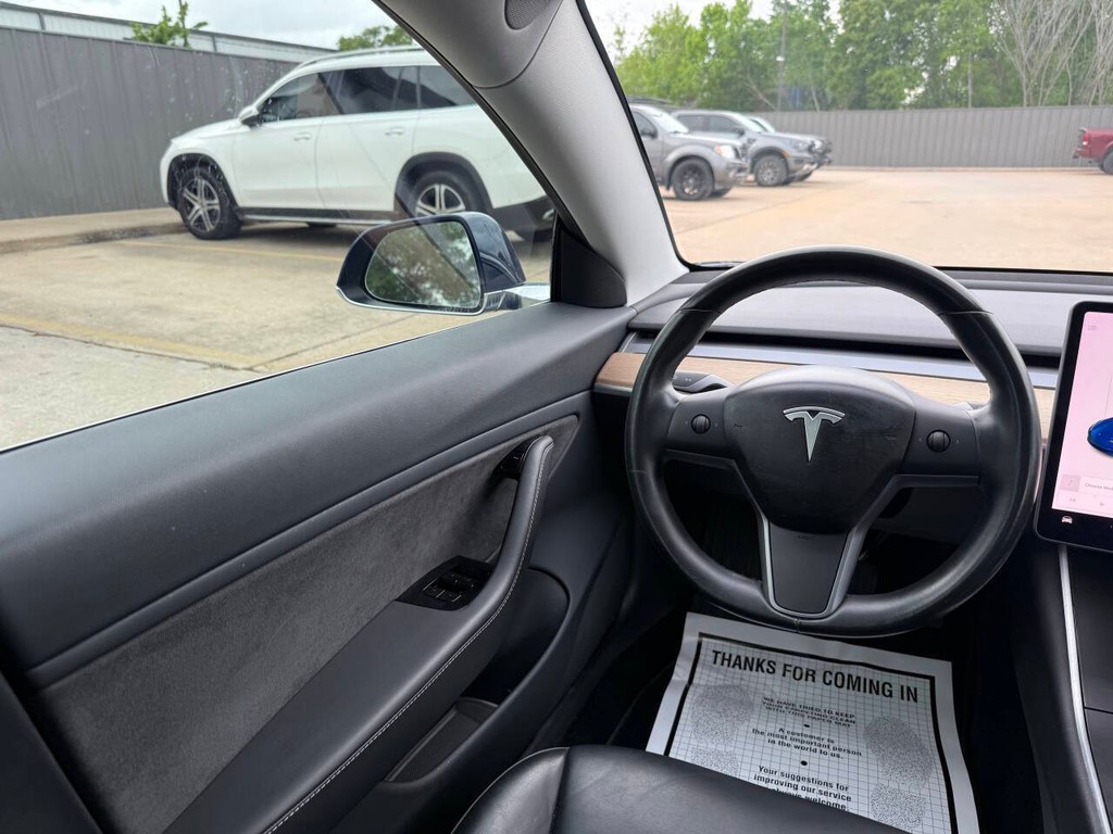 Tesla Model 3 Vehicle Full-screen Gallery Image 19