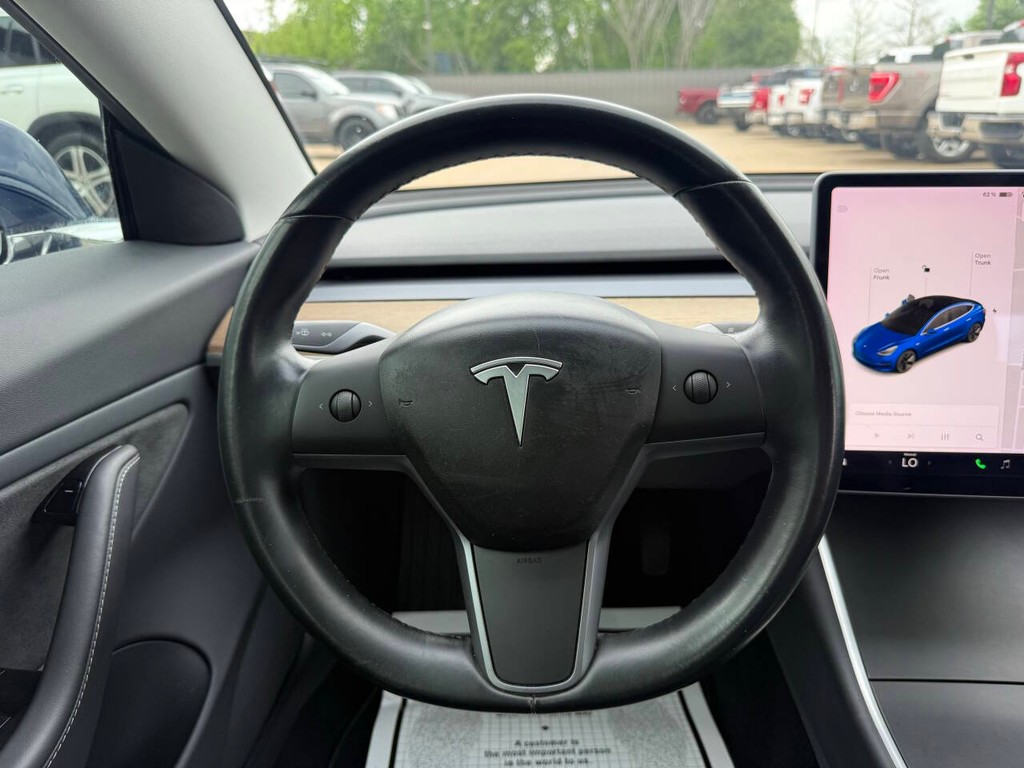 Tesla Model 3 Vehicle Full-screen Gallery Image 22