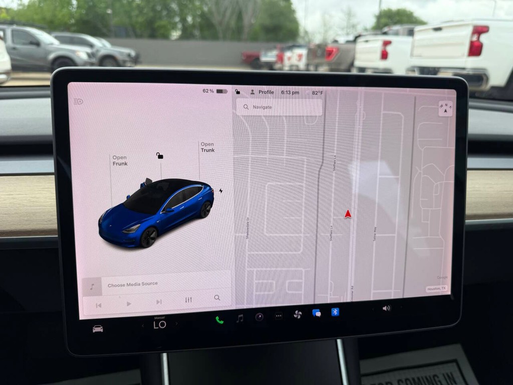 Tesla Model 3 Vehicle Full-screen Gallery Image 24