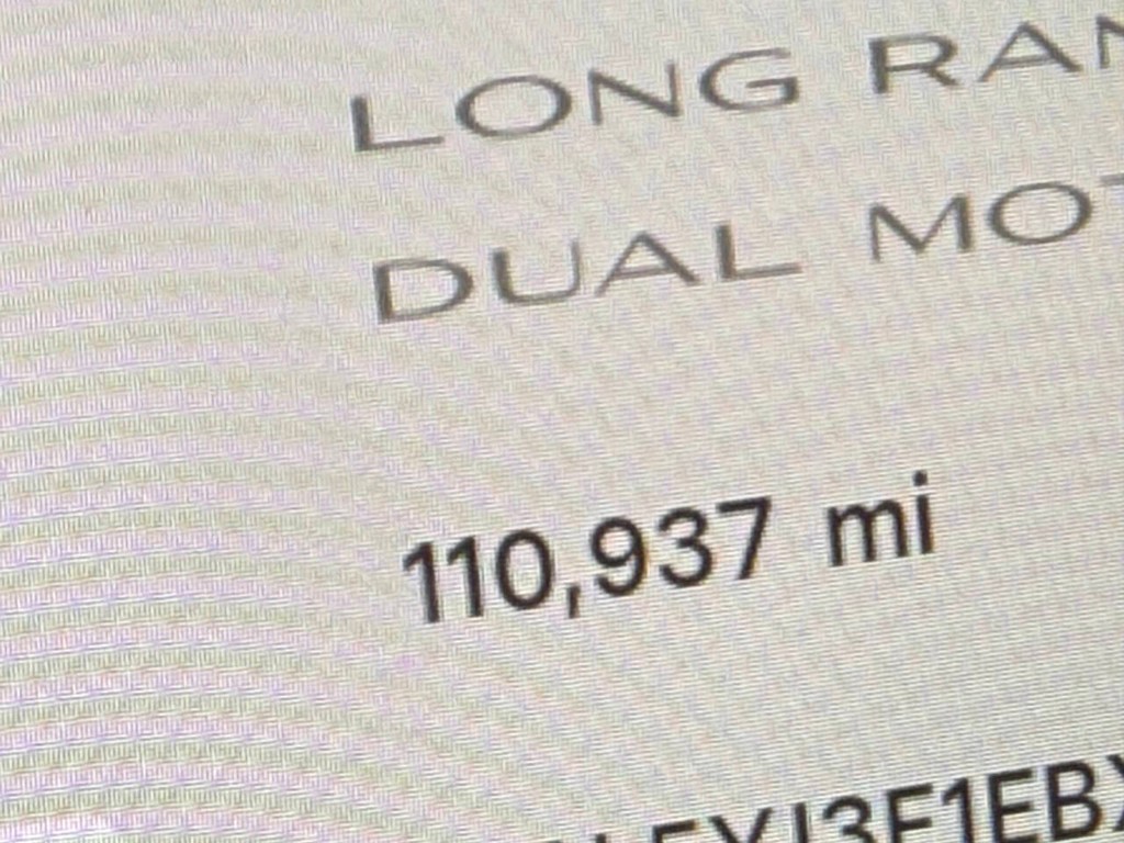 Tesla Model 3 Vehicle Full-screen Gallery Image 30