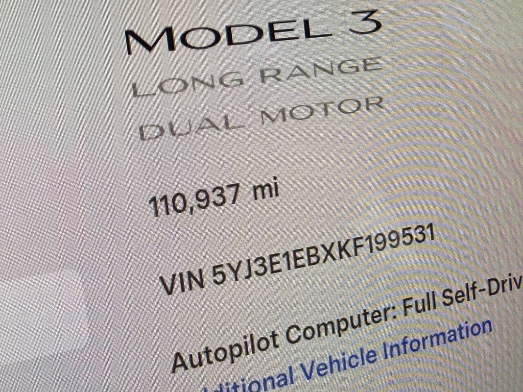 Tesla Model 3 Vehicle Full-screen Gallery Image 31