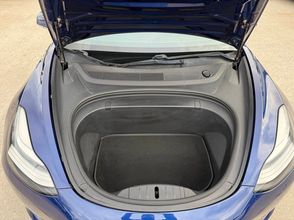 Tesla Model 3 Vehicle Full-screen Gallery Image 33