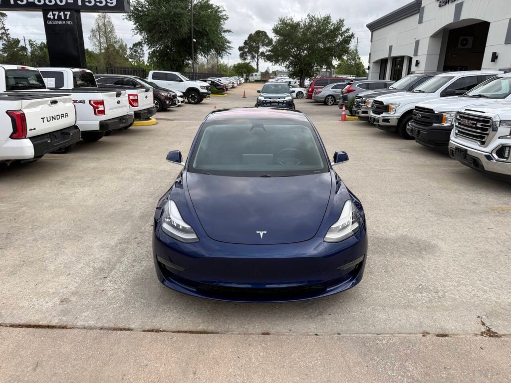 Tesla Model 3 Vehicle Full-screen Gallery Image 37