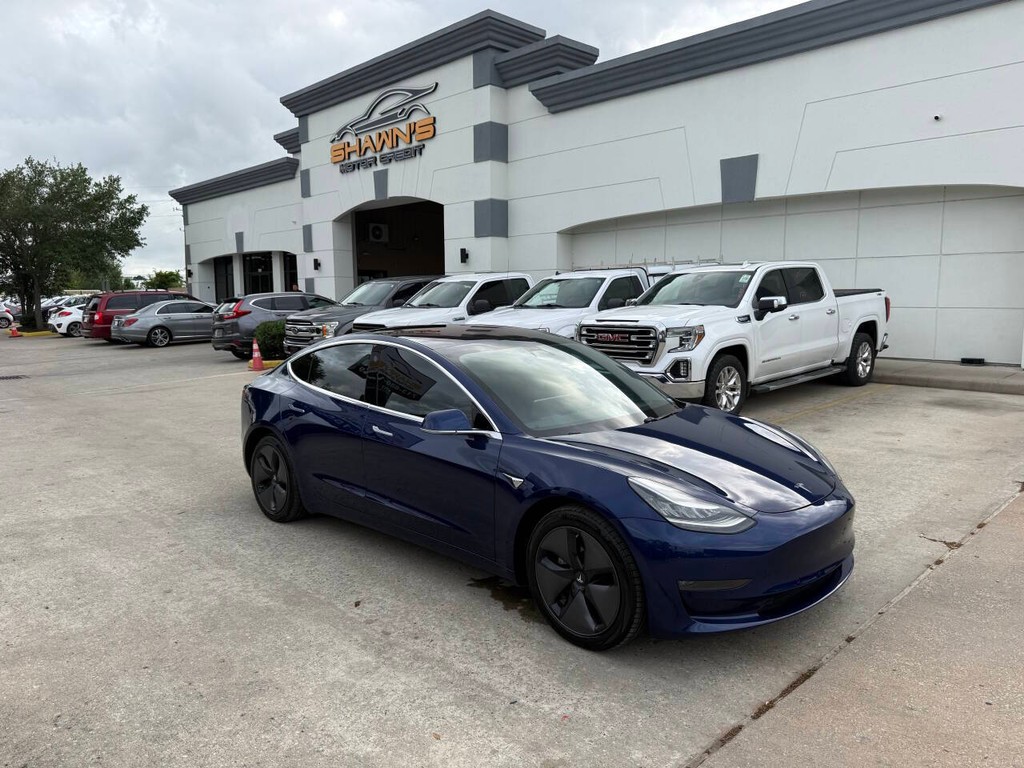 Tesla Model 3 Vehicle Full-screen Gallery Image 40