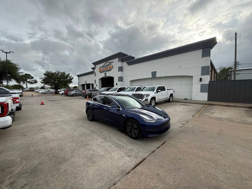 Tesla Model 3 Vehicle Full-screen Gallery Image 42