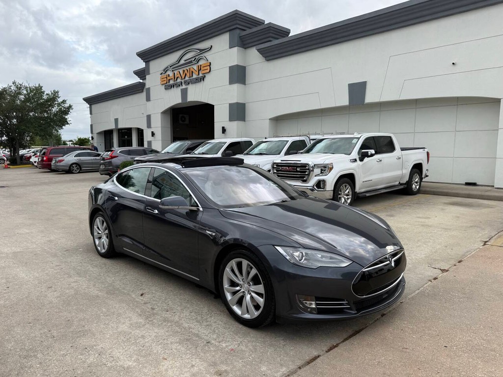 Tesla Model S Vehicle Full-screen Gallery Image 02