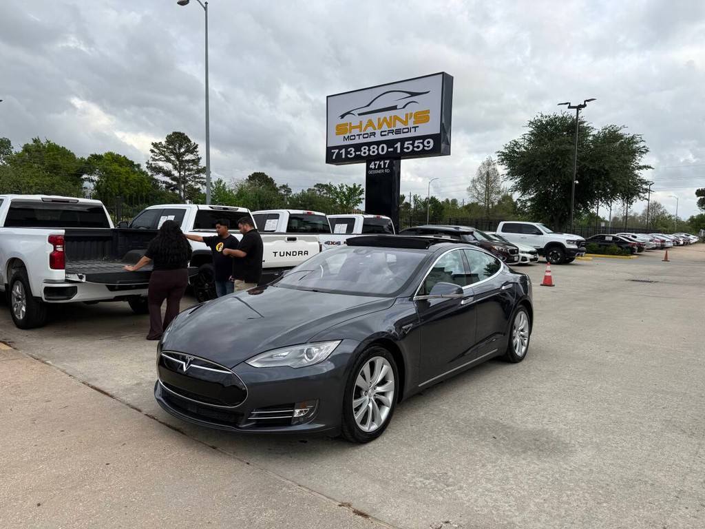 Tesla Model S Vehicle Full-screen Gallery Image 03