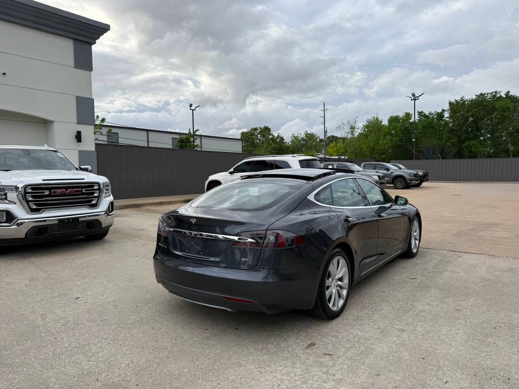 Tesla Model S Vehicle Full-screen Gallery Image 04