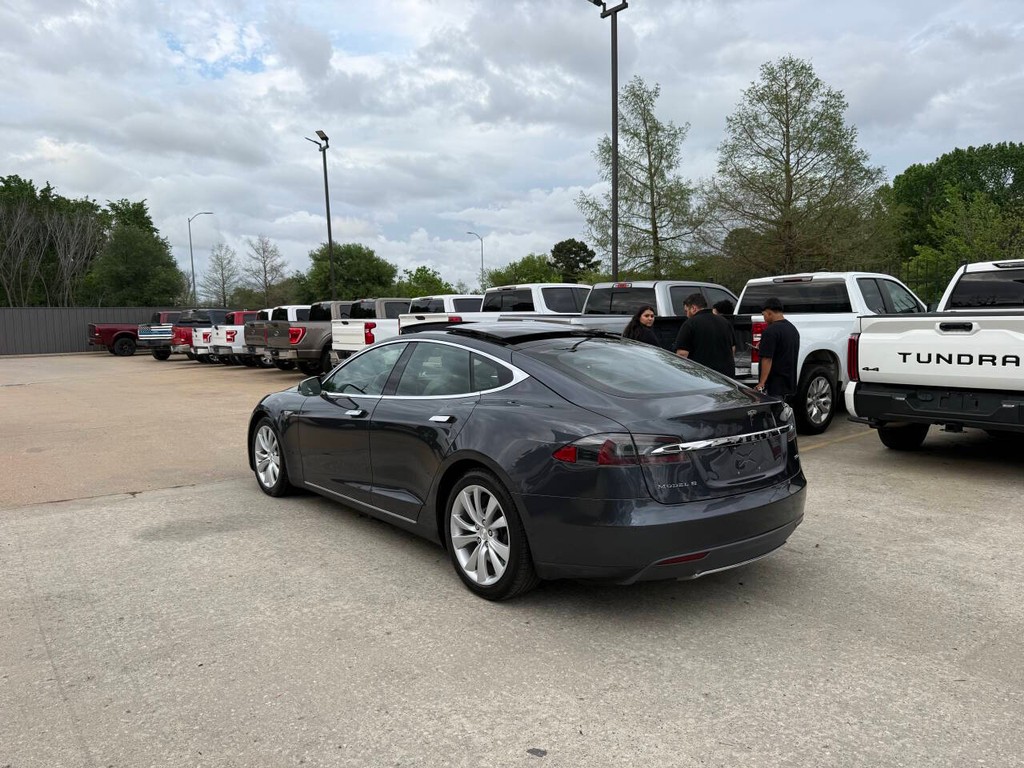Tesla Model S Vehicle Full-screen Gallery Image 05