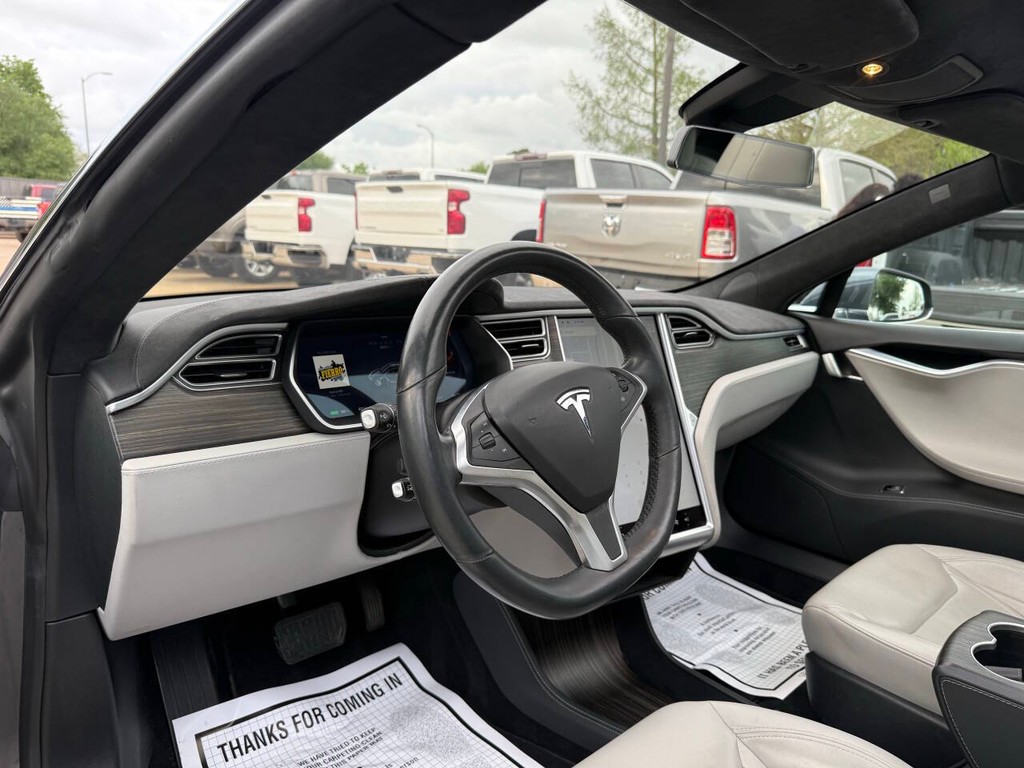 Tesla Model S Vehicle Full-screen Gallery Image 06