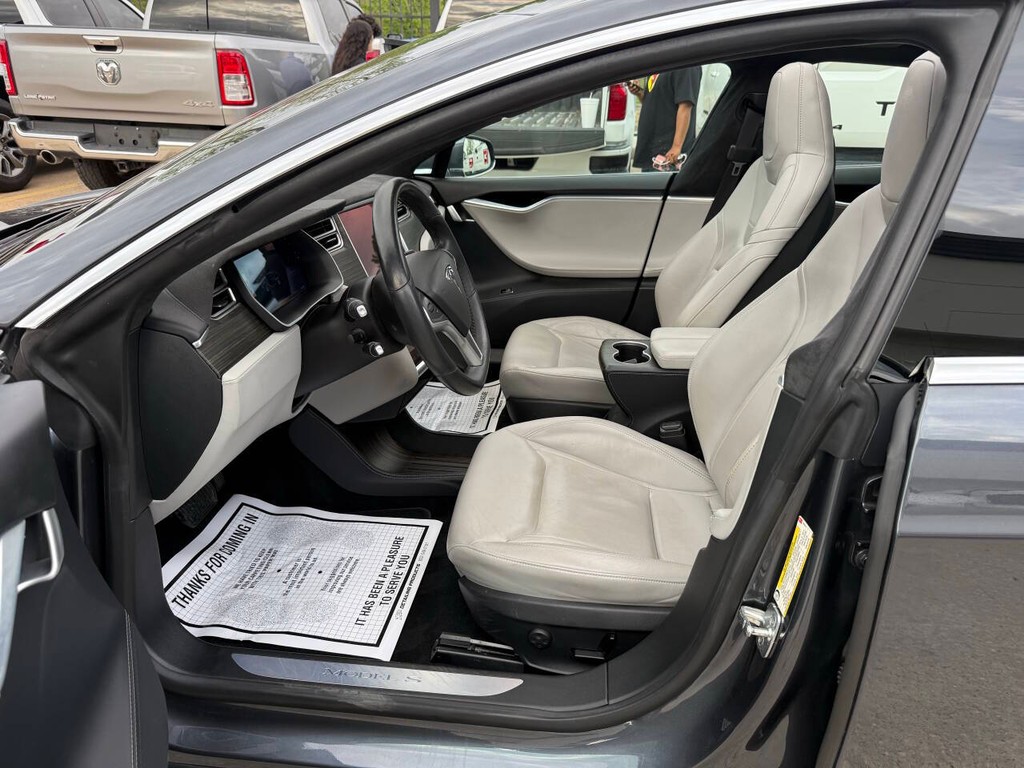 Tesla Model S Vehicle Full-screen Gallery Image 07