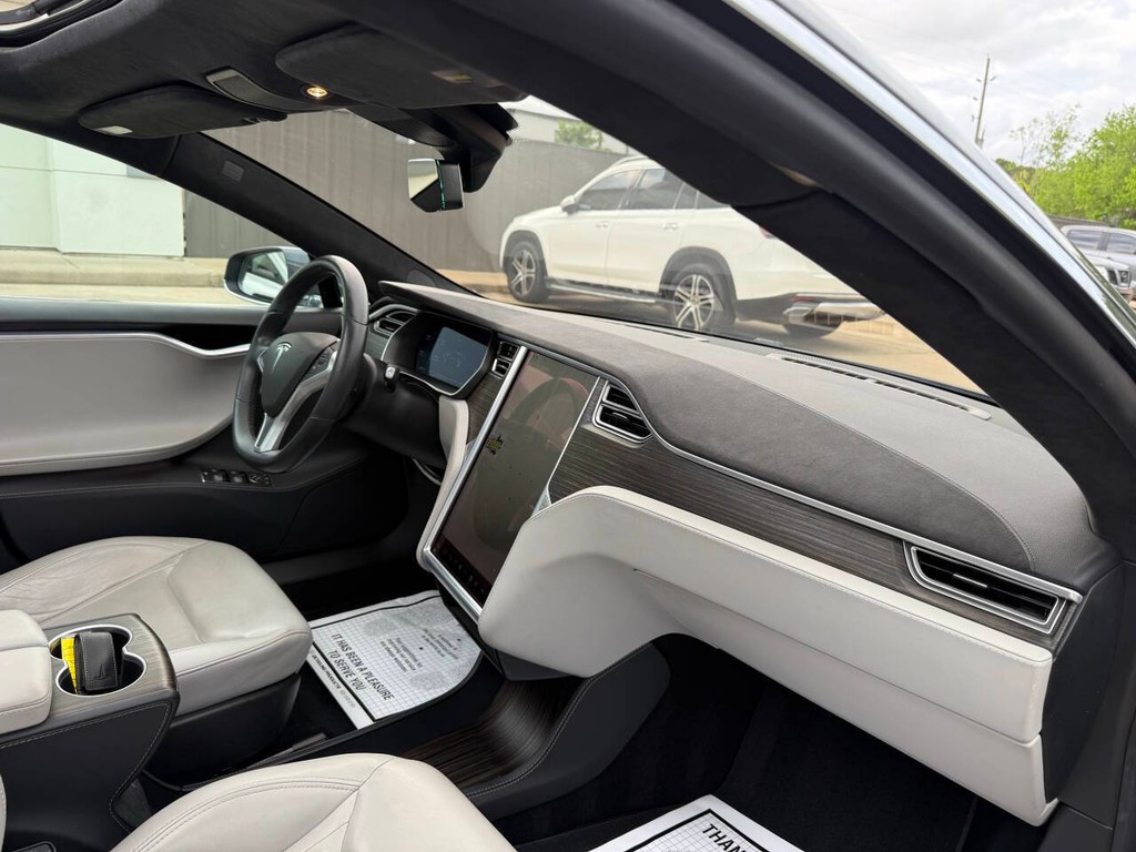 Tesla Model S Vehicle Full-screen Gallery Image 09