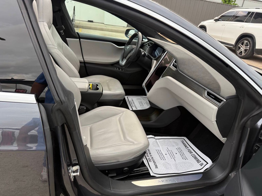 Tesla Model S Vehicle Full-screen Gallery Image 10