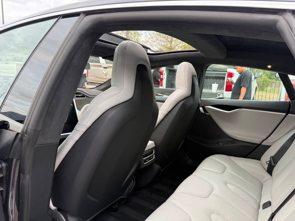 Tesla Model S Vehicle Full-screen Gallery Image 12