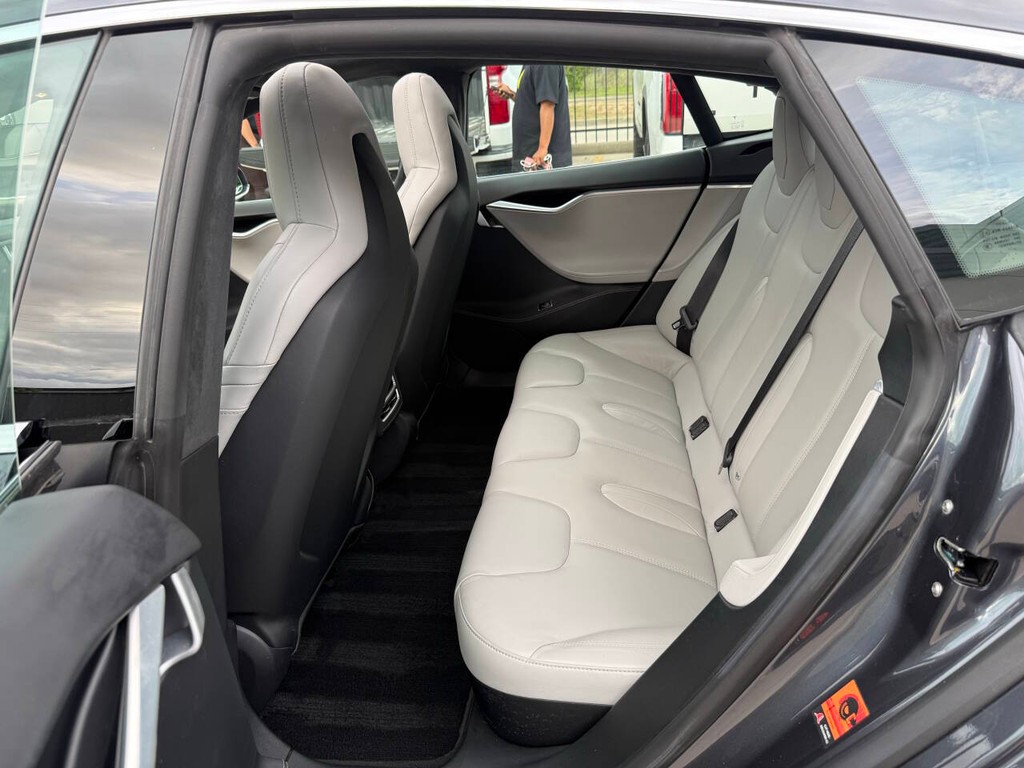 Tesla Model S Vehicle Full-screen Gallery Image 13