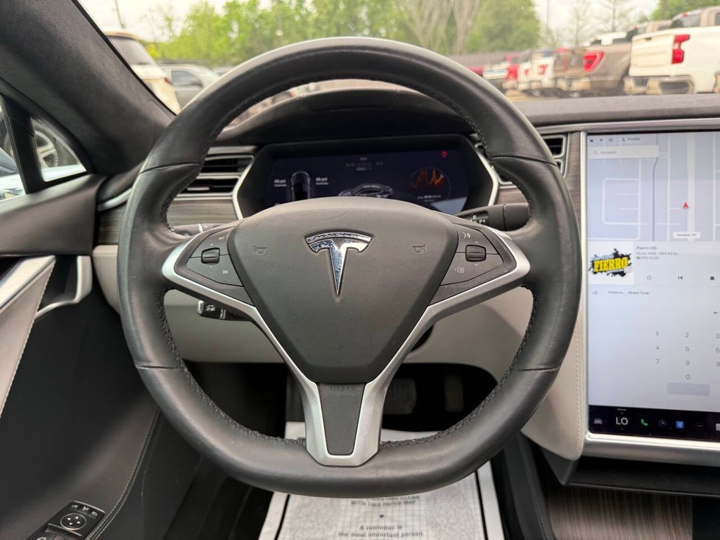 Tesla Model S Vehicle Full-screen Gallery Image 20