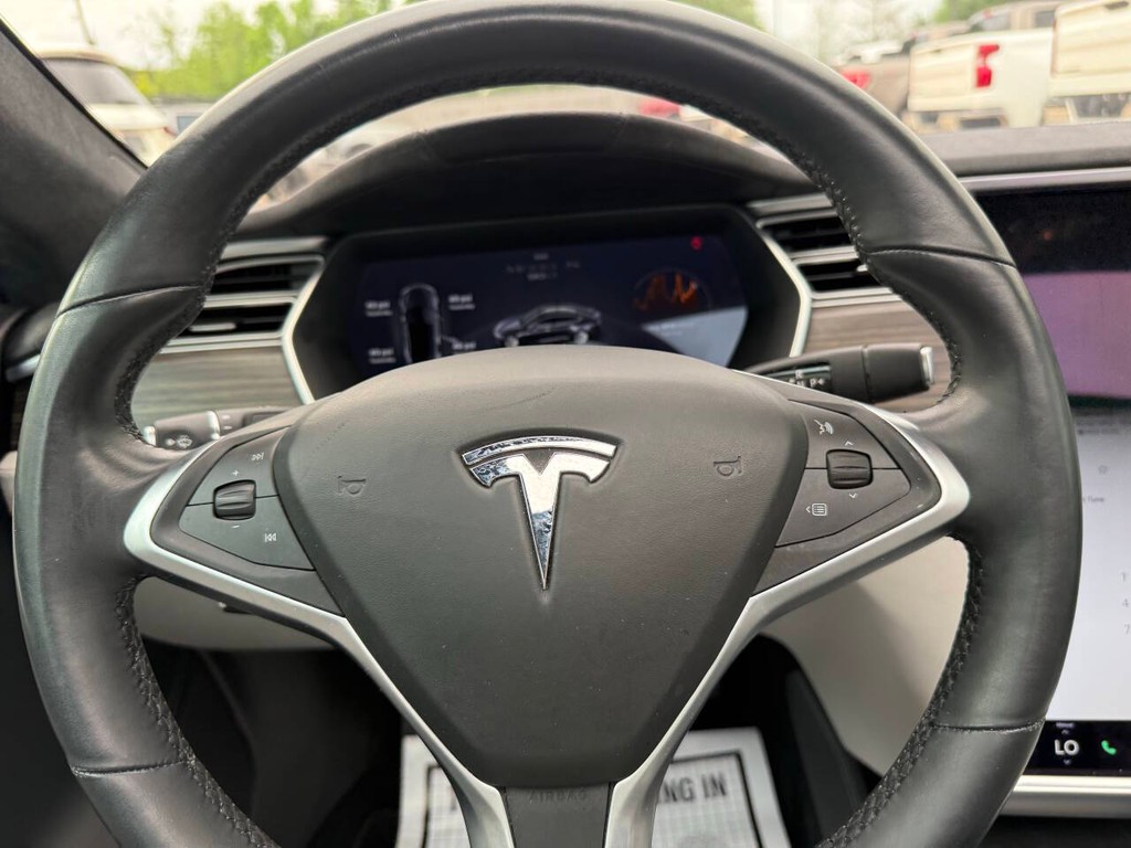 Tesla Model S Vehicle Full-screen Gallery Image 21