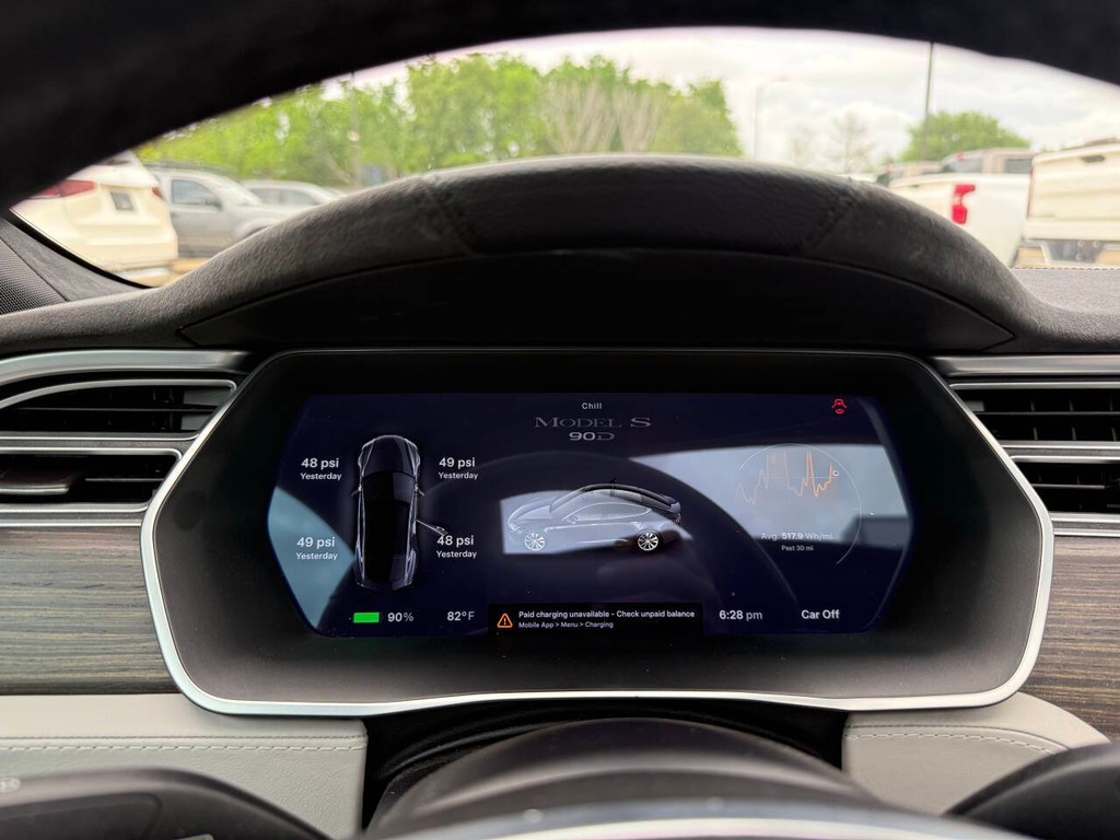 Tesla Model S Vehicle Full-screen Gallery Image 22