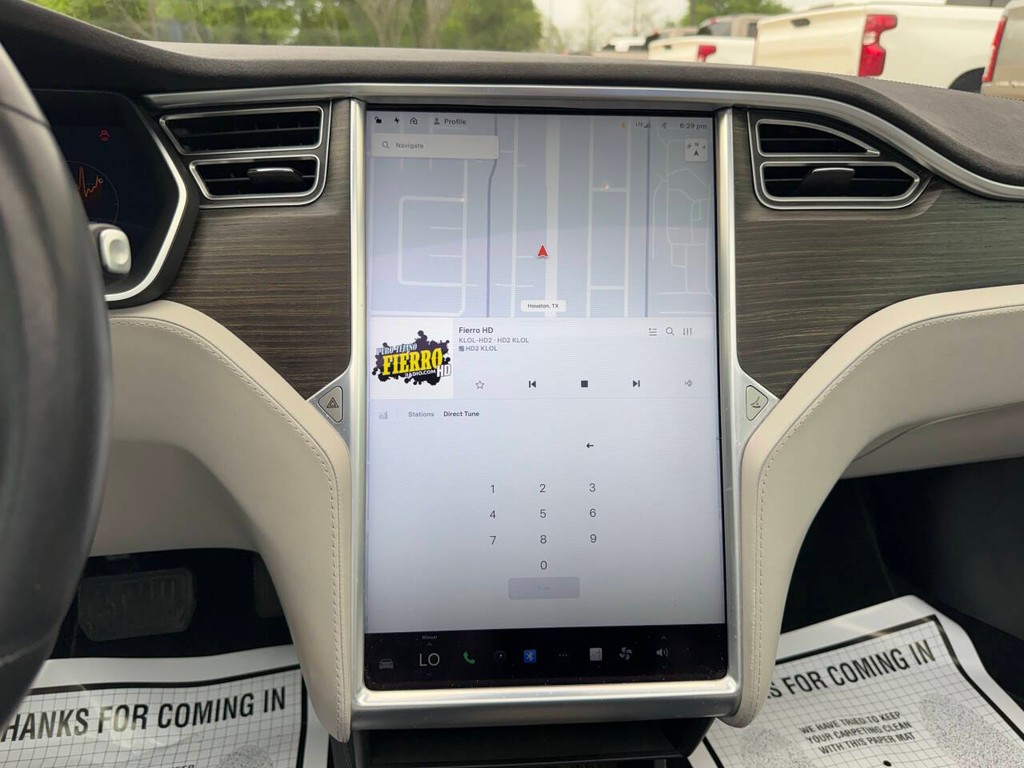 Tesla Model S Vehicle Full-screen Gallery Image 23