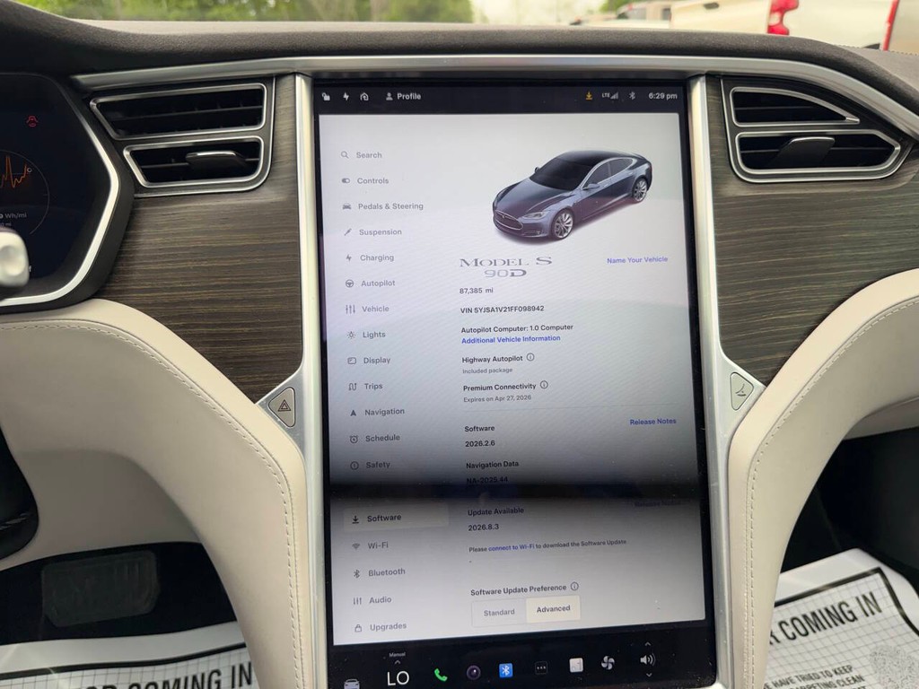 Tesla Model S Vehicle Full-screen Gallery Image 26