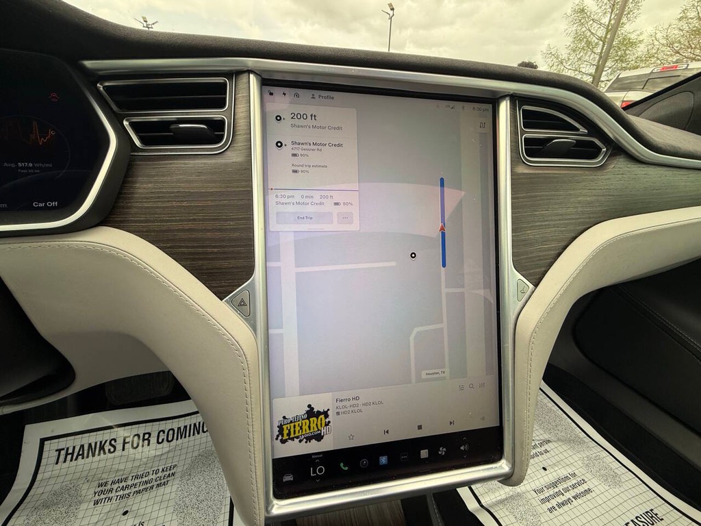 Tesla Model S Vehicle Full-screen Gallery Image 27