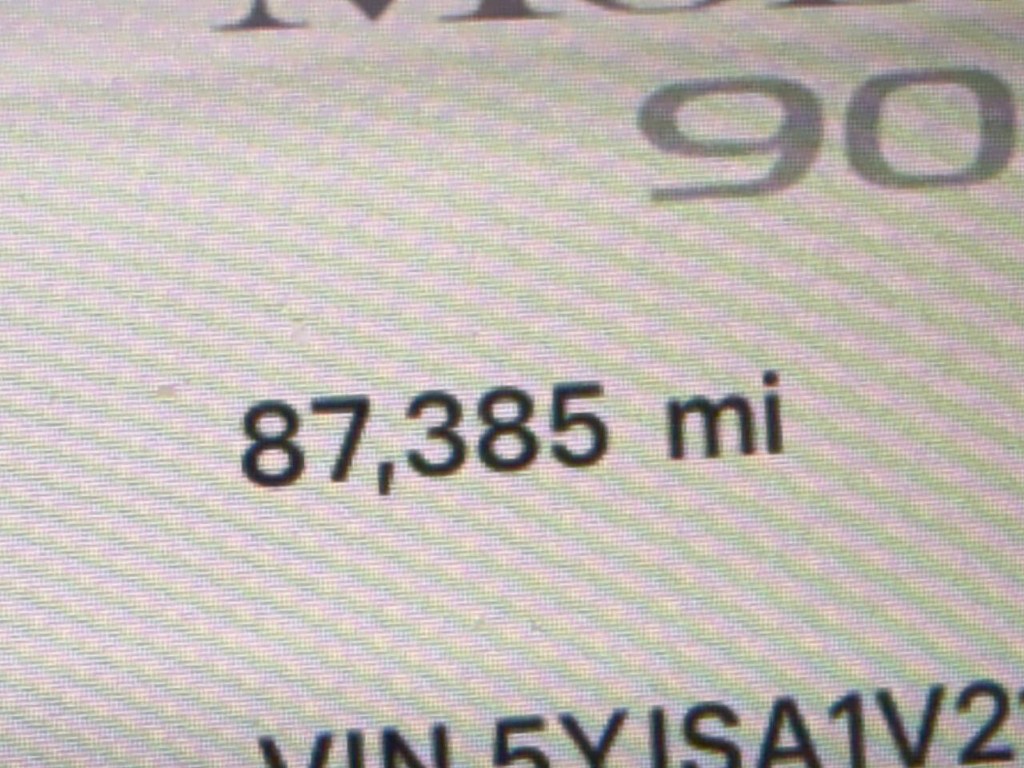 Tesla Model S Vehicle Full-screen Gallery Image 31