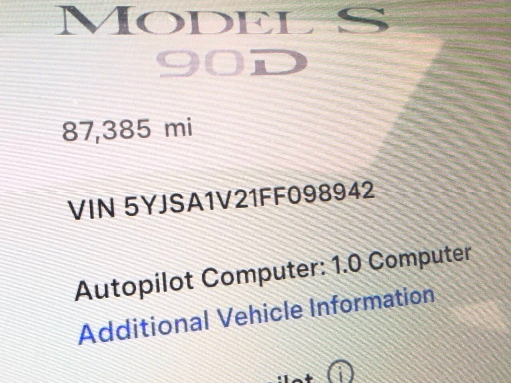 Tesla Model S Vehicle Full-screen Gallery Image 32