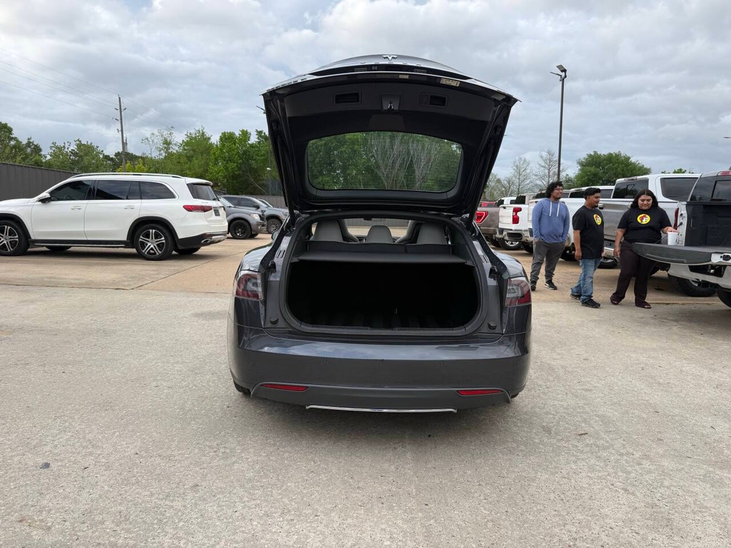 Tesla Model S Vehicle Full-screen Gallery Image 36