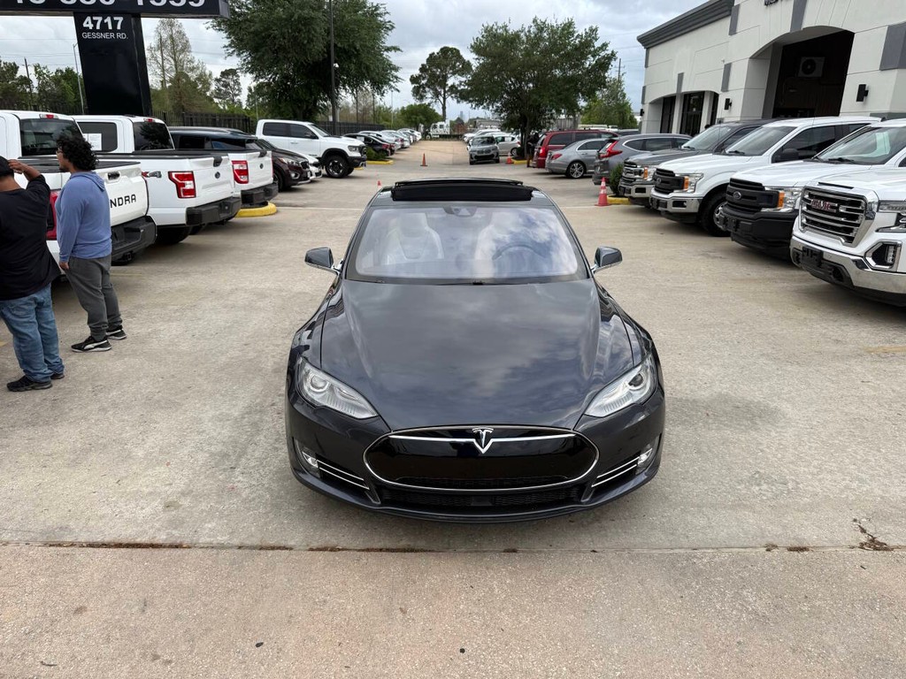 Tesla Model S Vehicle Full-screen Gallery Image 39
