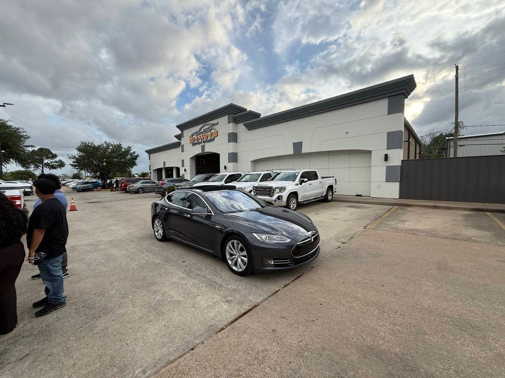 Tesla Model S Vehicle Full-screen Gallery Image 44