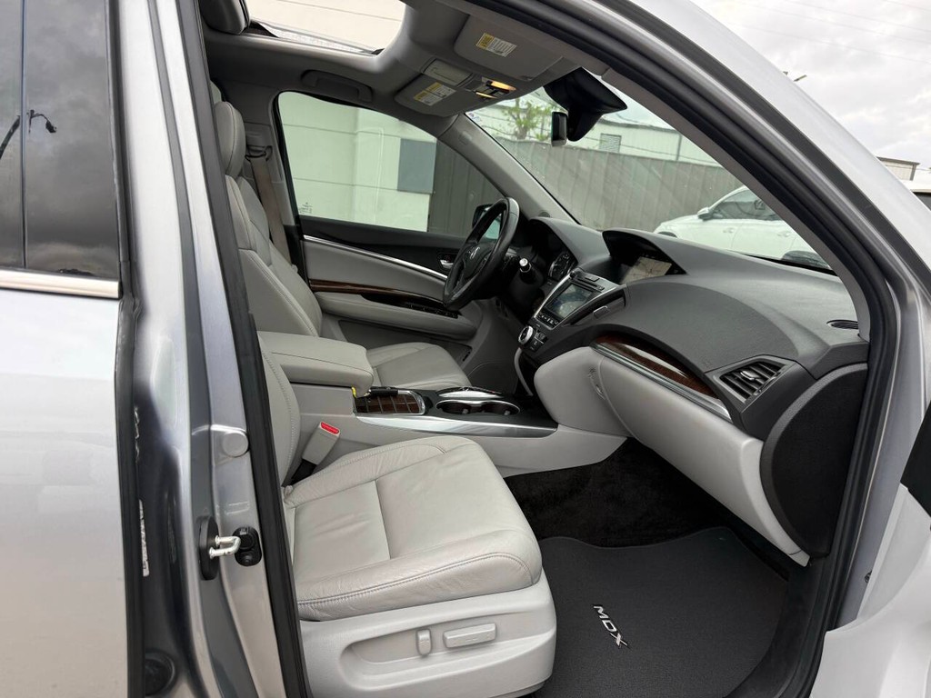 Acura MDX Vehicle Full-screen Gallery Image 10