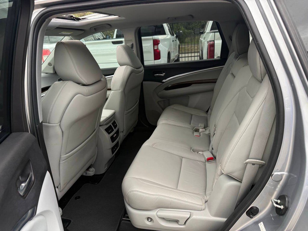 Acura MDX Vehicle Full-screen Gallery Image 13