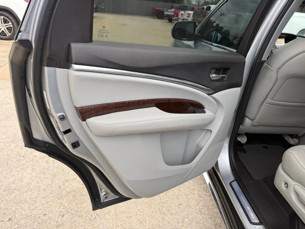 Acura MDX Vehicle Full-screen Gallery Image 15