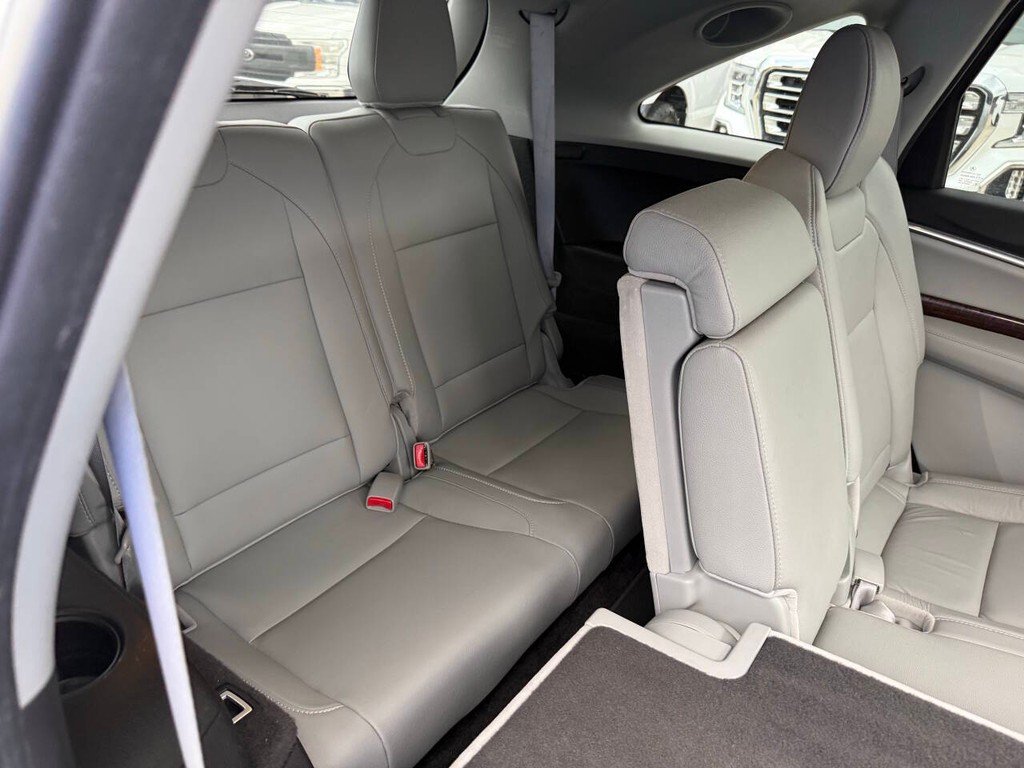 Acura MDX Vehicle Full-screen Gallery Image 17