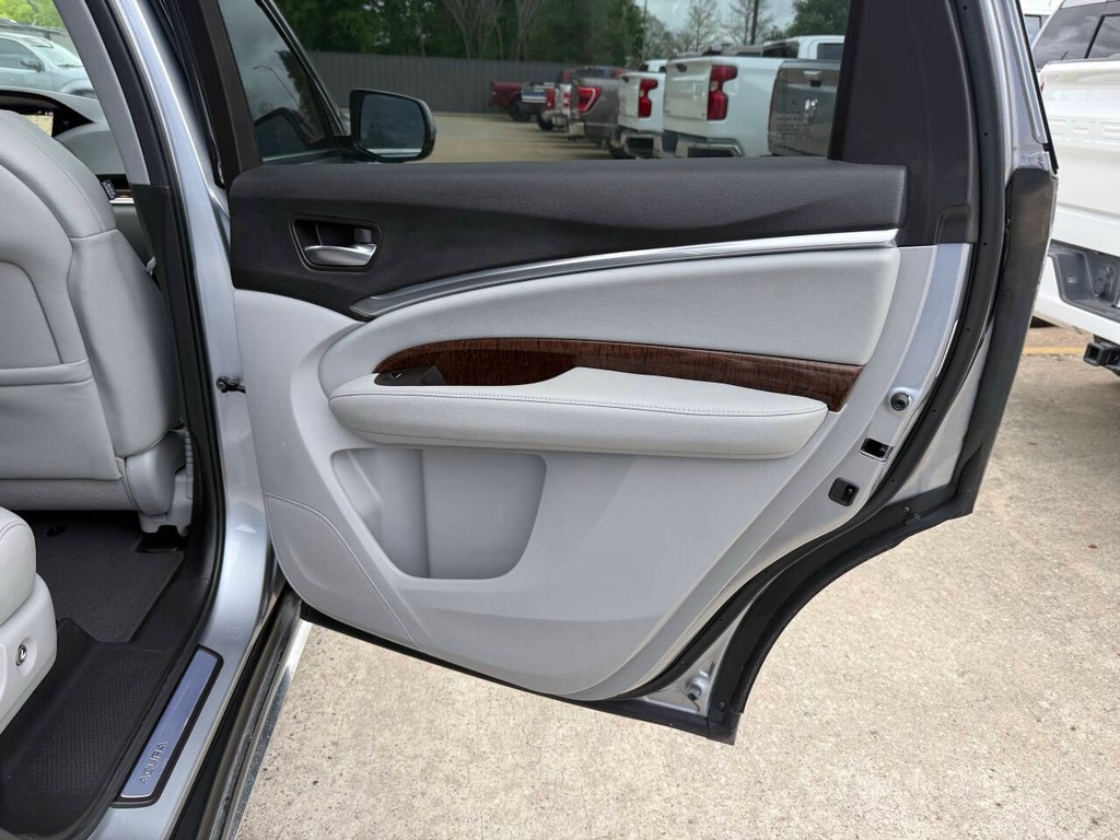 Acura MDX Vehicle Full-screen Gallery Image 18