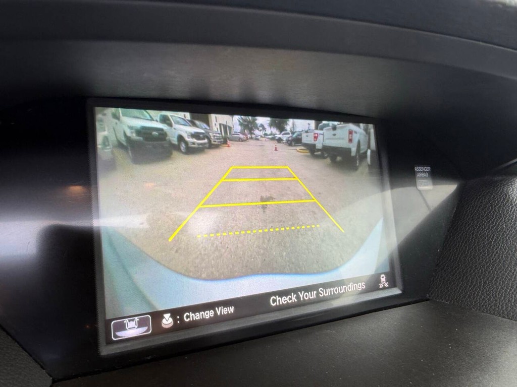 Acura MDX Vehicle Full-screen Gallery Image 31