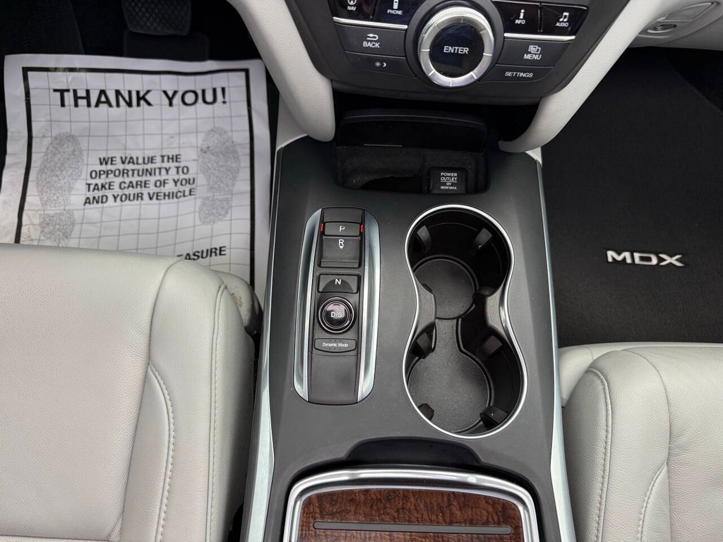 Acura MDX Vehicle Full-screen Gallery Image 34