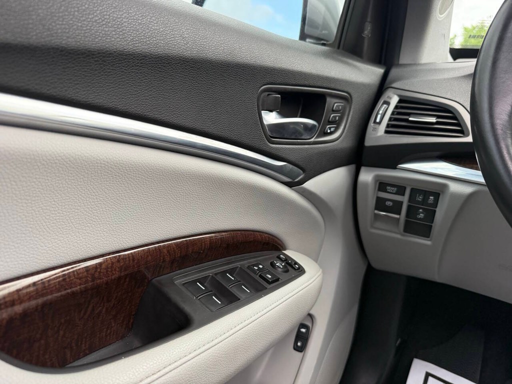 Acura MDX Vehicle Full-screen Gallery Image 35