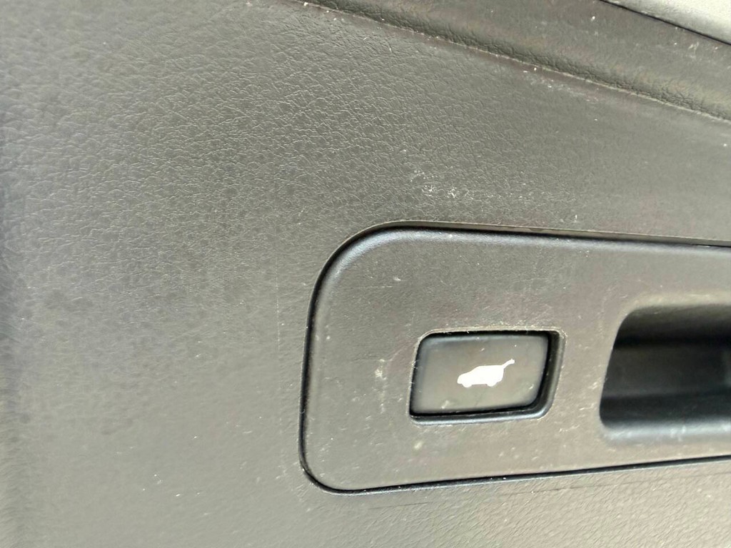 Acura MDX Vehicle Full-screen Gallery Image 43