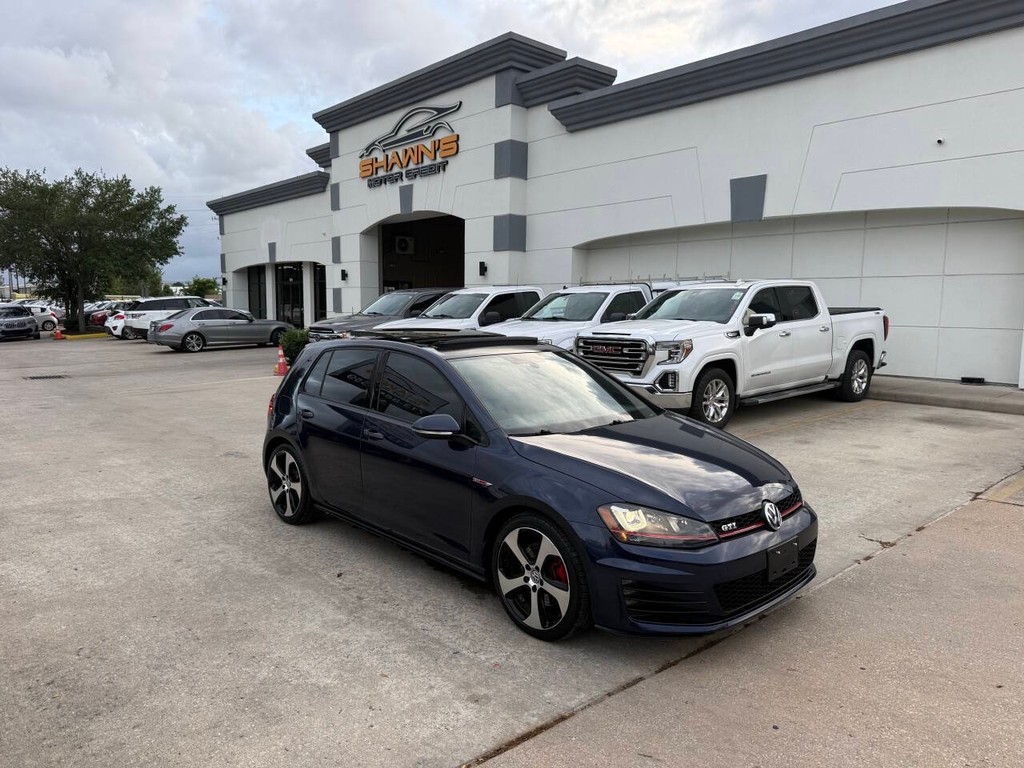 Volkswagen Golf GTI Vehicle Full-screen Gallery Image 02