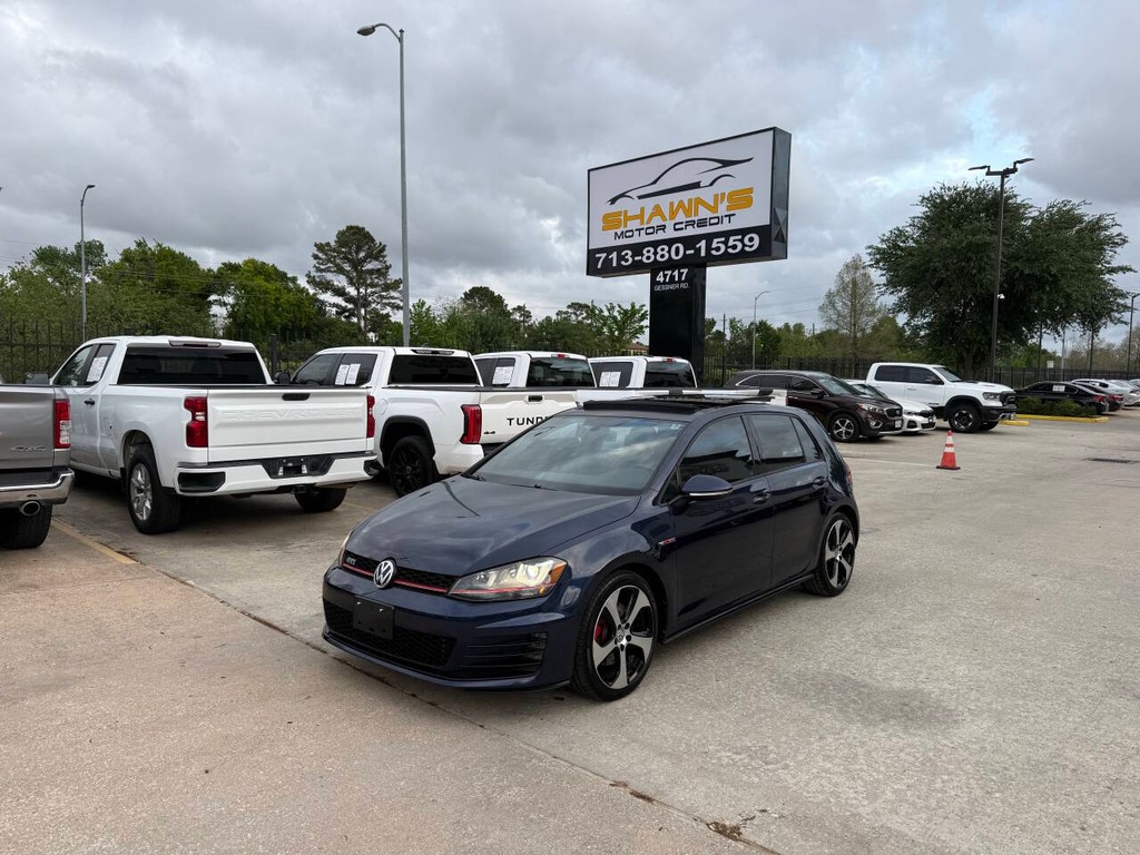 Volkswagen Golf GTI Vehicle Full-screen Gallery Image 03