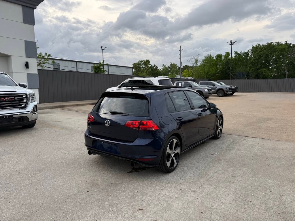 Volkswagen Golf GTI Vehicle Full-screen Gallery Image 05