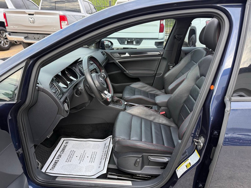 Volkswagen Golf GTI Vehicle Full-screen Gallery Image 07