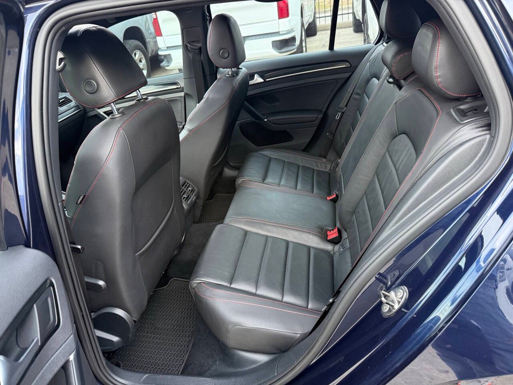 Volkswagen Golf GTI Vehicle Full-screen Gallery Image 13